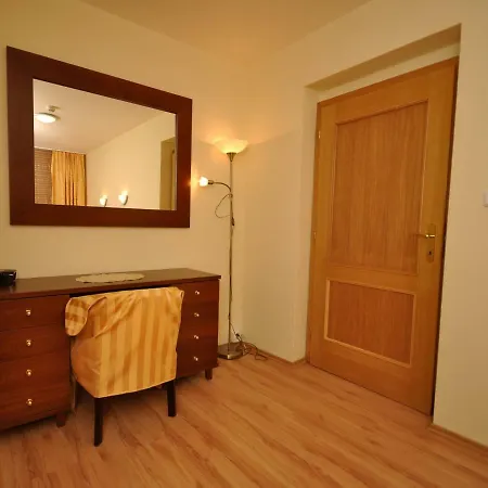 アパート Apartman Tribec ボイニツェ