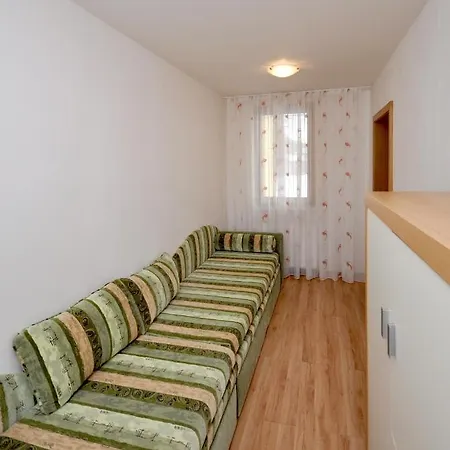 アパート Apartman Tribec ボイニツェ